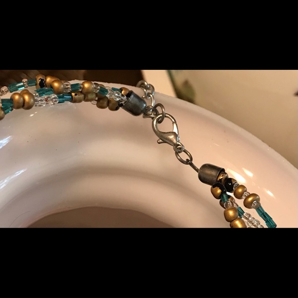Beautiful large faux turquoise and stone chipped necklace in new condition. - Picture 5 of 5